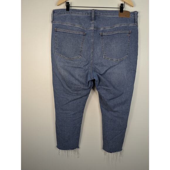 Madewell The Perfect Vintage Cropped Raw Hem Jean in Finney Wash (Altered) - Picture 4 of 7